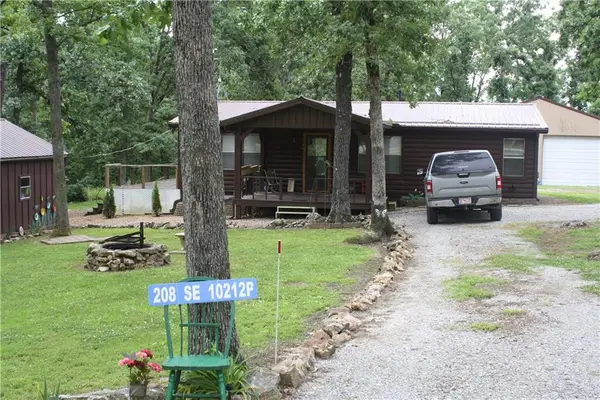 208 SE 10212 P Lane, Deepwater, MO 64740