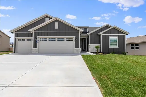 1386 N 163rd Court, Basehor, KS 66007