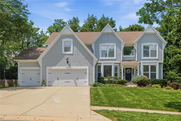 13848 Pembroke Drive, Leawood, KS 66224
