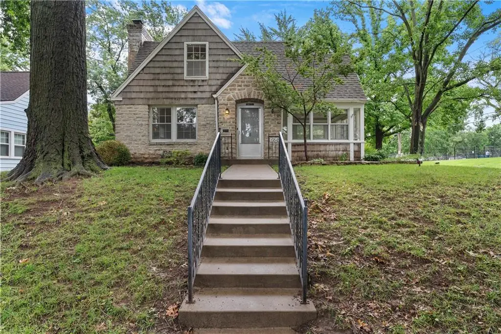 6849 Oak Terrace, Kansas City, MO 64113 - #1