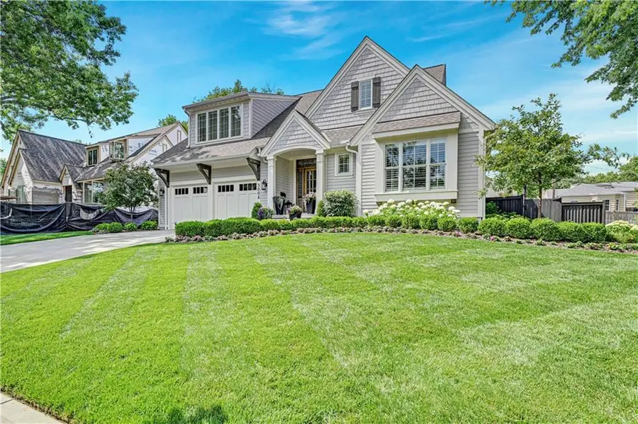 5004 W 70th Street, Prairie Village, KS 66208 - #3