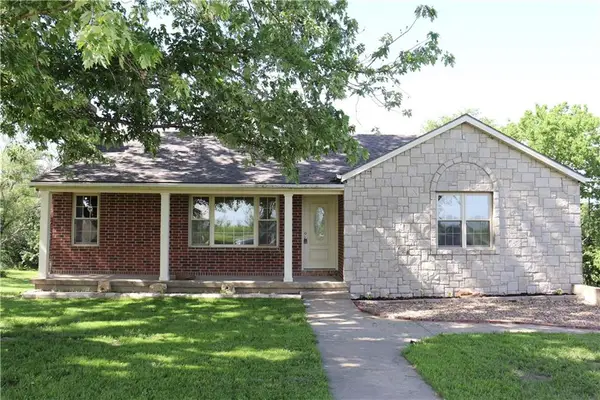 17568 Kansas Avenue, Tonganoxie, KS 66086