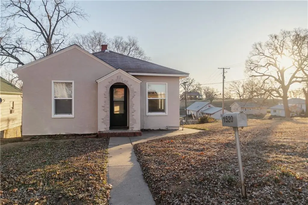1520 S 7th Street, Atchison, KS 66002 - #1