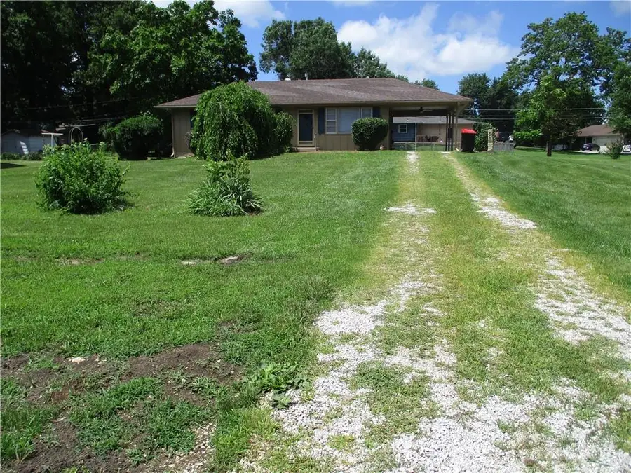 343 E 1st Avenue, Garnett, KS 66032 - #2