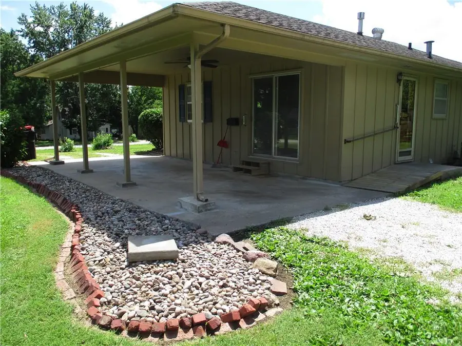 343 E 1st Avenue, Garnett, KS 66032 - #3