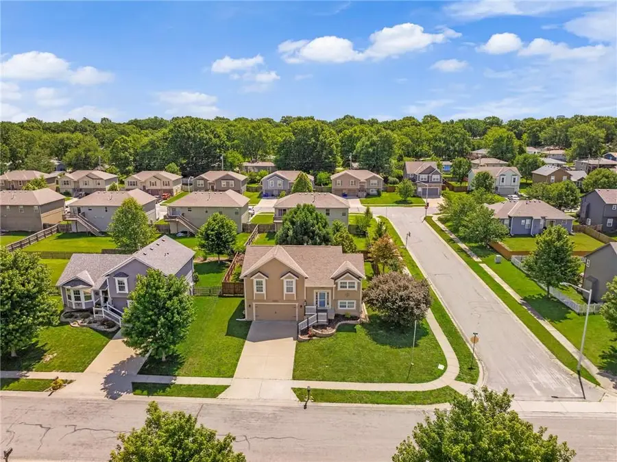 597 S Pine Street, Gardner, KS 66030 - #3
