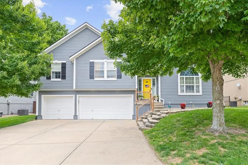 901 Colonial Drive, Pleasant Hill, MO 64080 - #1