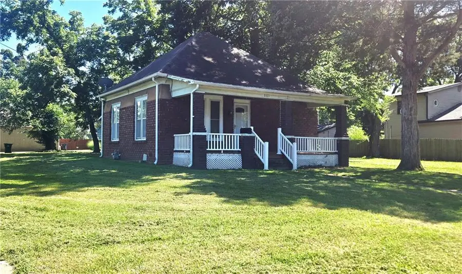 801 W 1st Street, Pittsburg, KS 66762 - #3