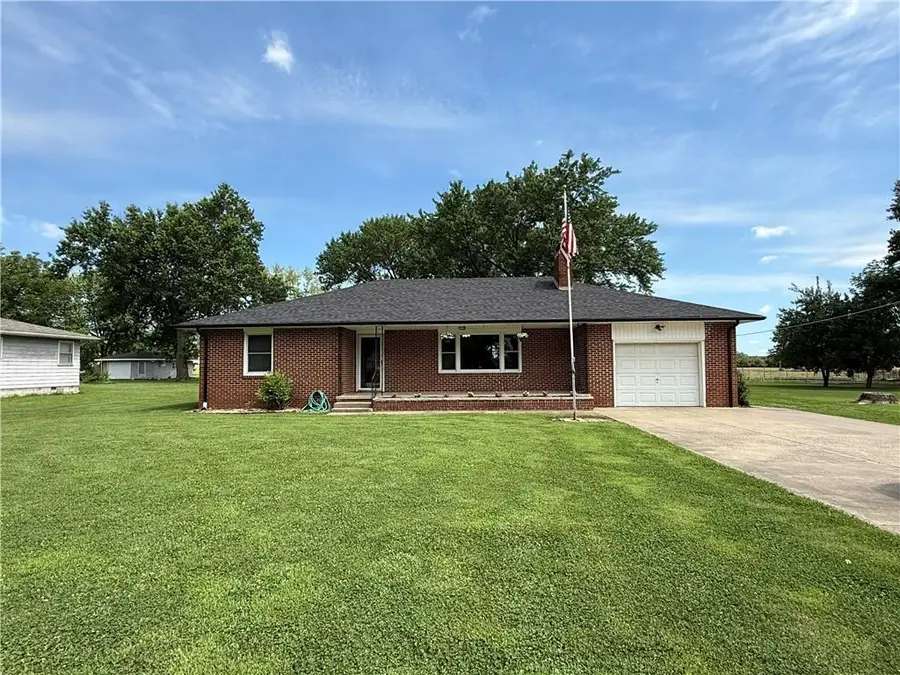 2002 W 4th Street, Pittsburg, KS 66762 - #2