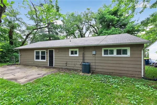 11200 Bristol Terrace, Kansas City, MO 64134