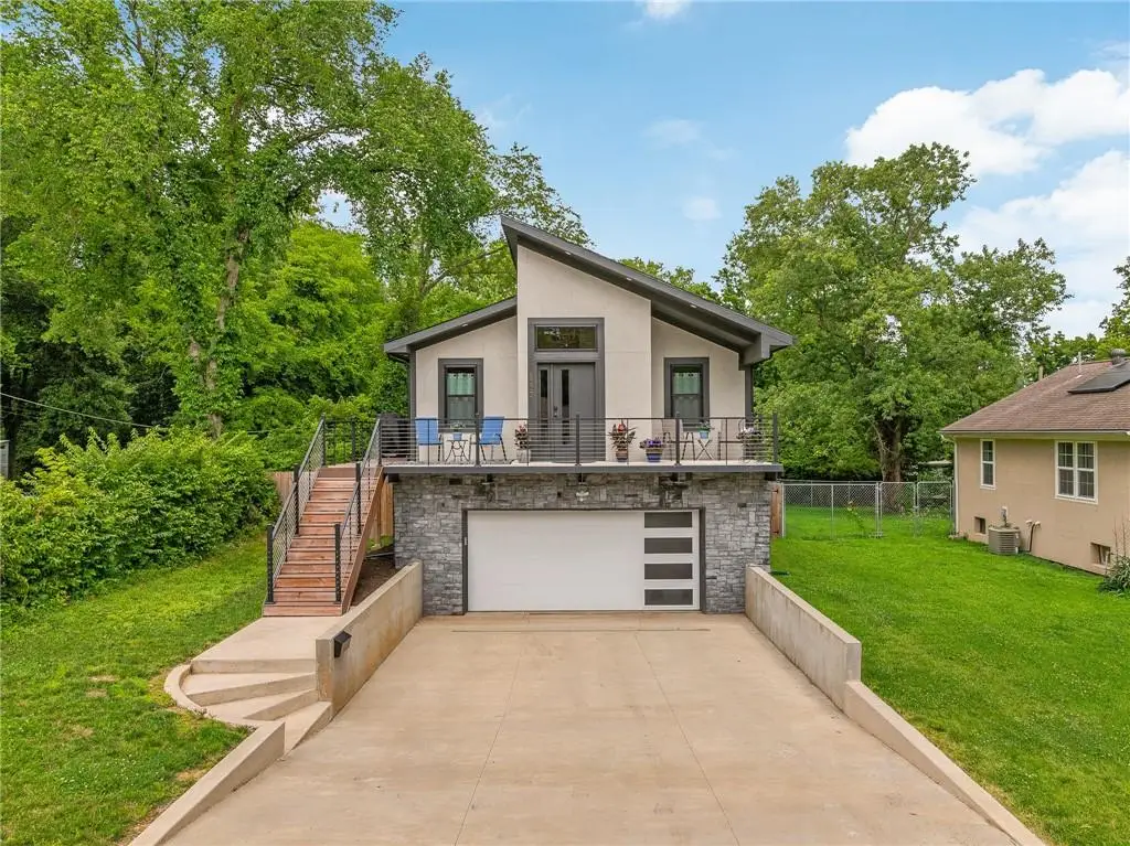 9325 Walnut Street, Kansas City, MO 64114 - #1