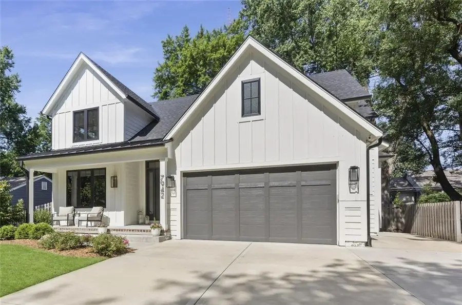 7942 Reinhardt Lane, Prairie Village, KS 66208 - #2