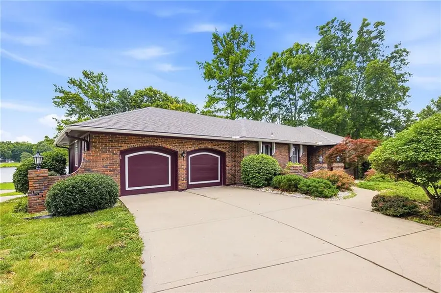 403 S Silver Top Lane, Raymore, MO 64083 - #2