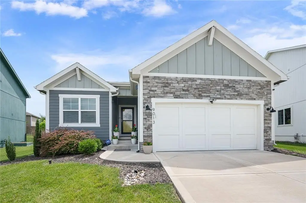 9013 9th Street, Lees Summit, MO 64064 - #1