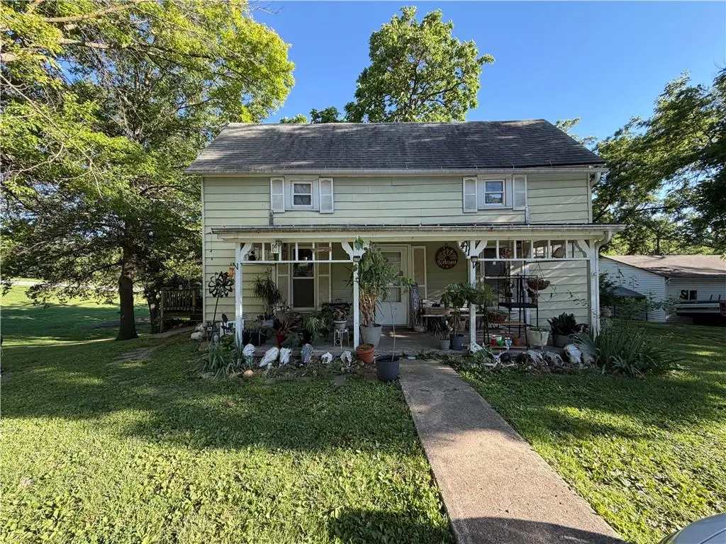 411 E 2nd Street, Dearborn, MO 64439 - #1