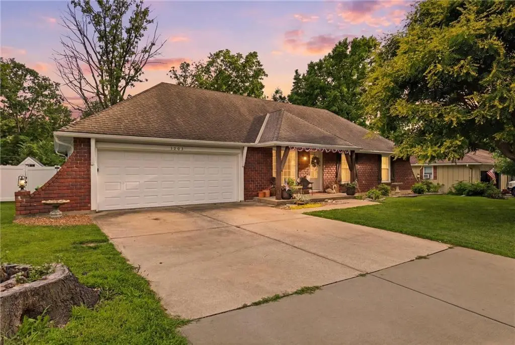1203 Charles Street, Harrisonville, MO 64701 - #1
