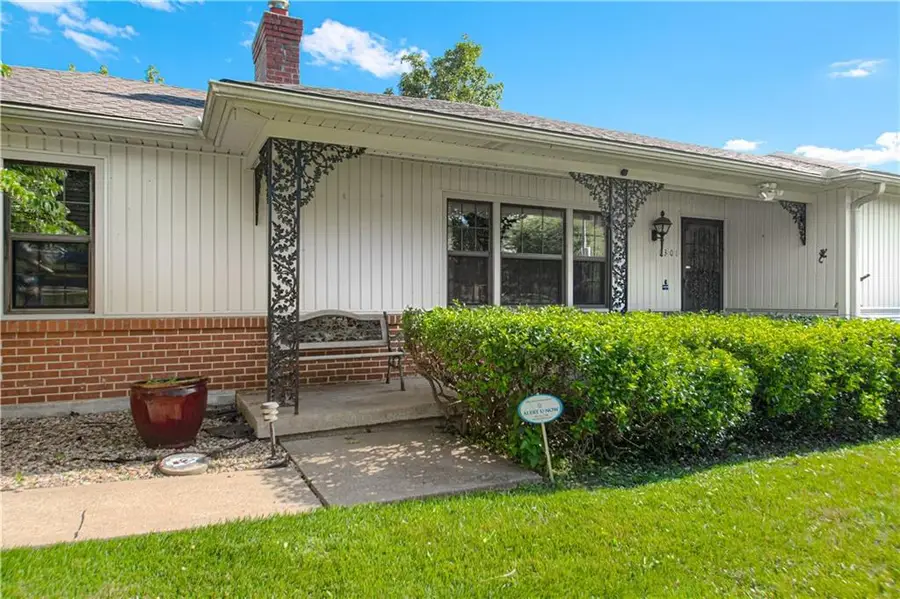 1301 W 100th Terrace, Kansas City, MO 64114 - #3