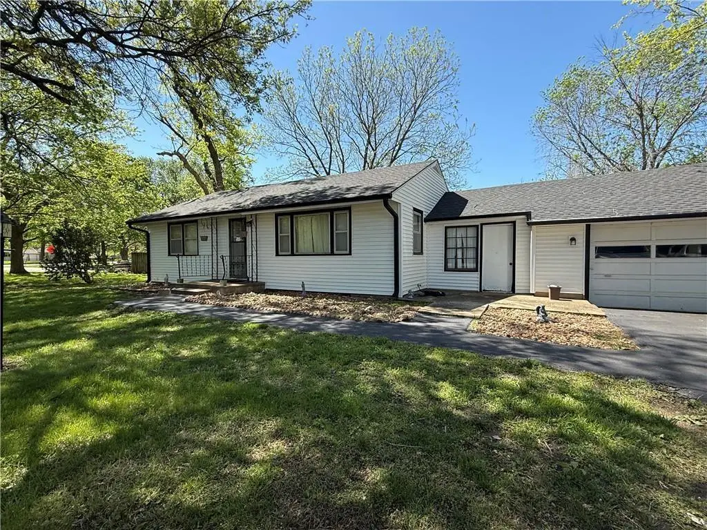 412 A NW Donovan Street, Lees Summit, MO 64063 - #1