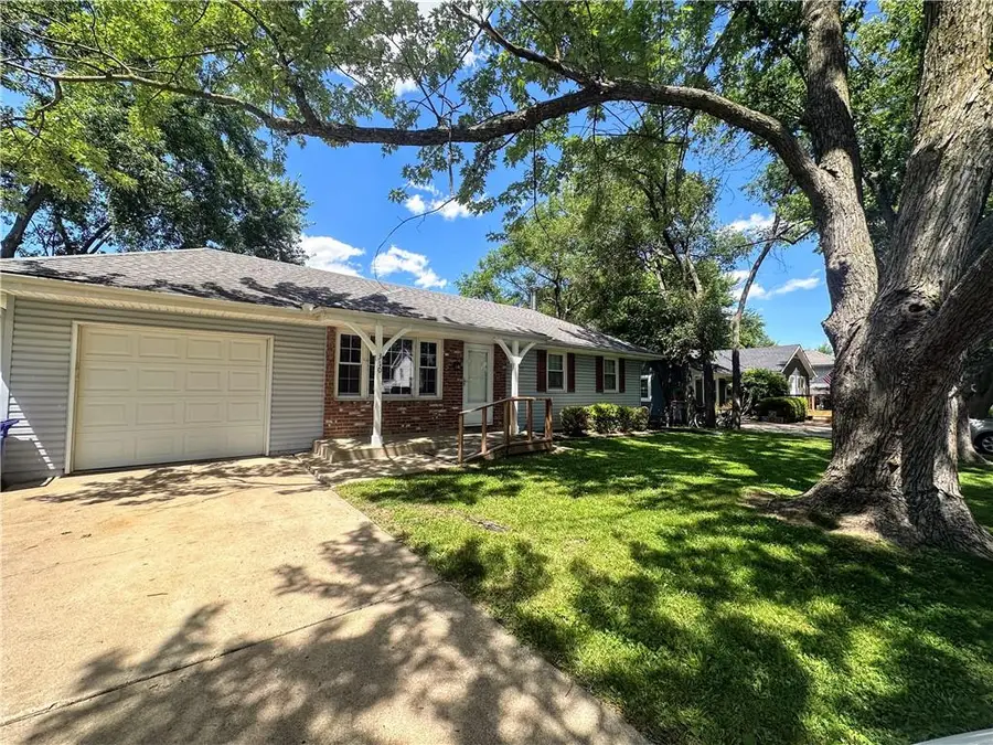 310 Glendana Street, Lees Summit, MO 64081 - #3