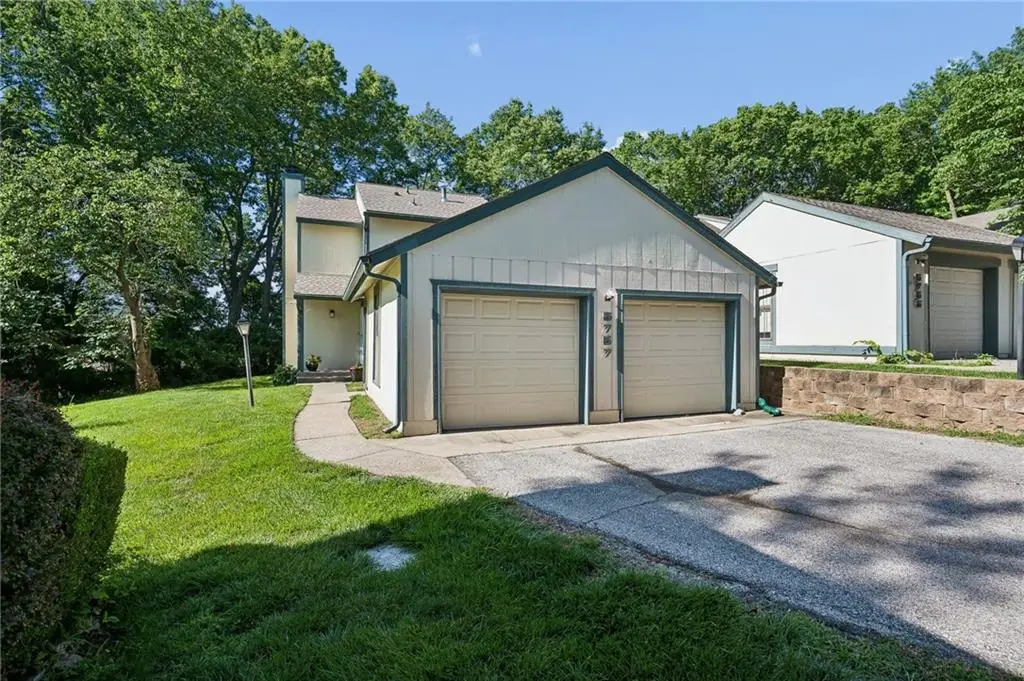5757 N Anita Avenue, Kansas City, MO 64151 - #1