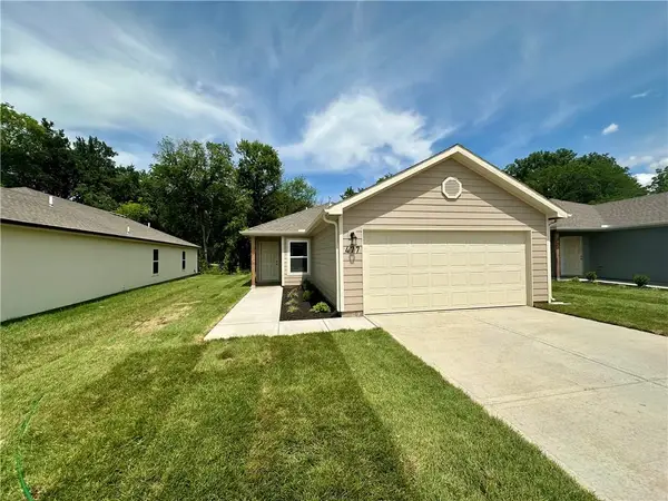 477 Valley View Drive, Tonganoxie, KS 66086