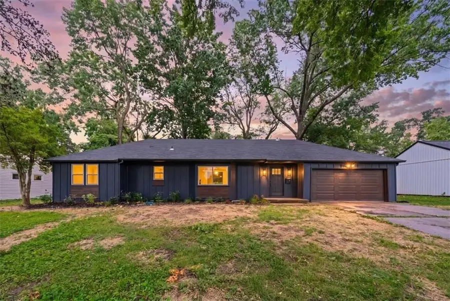 5711 W 78th Terrace, Prairie Village, KS 66208 - #2