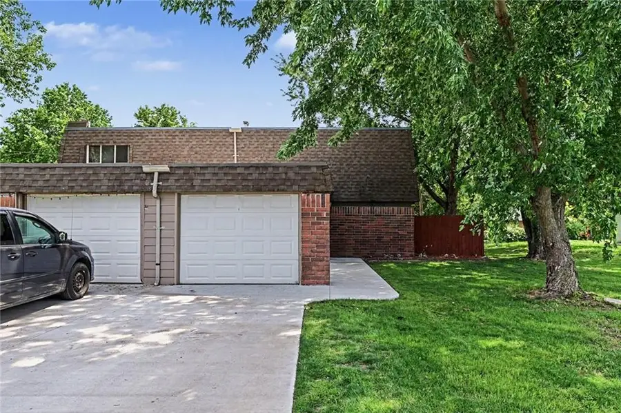3729 Brush Creek Drive, Lawrence, KS 66047 - #2