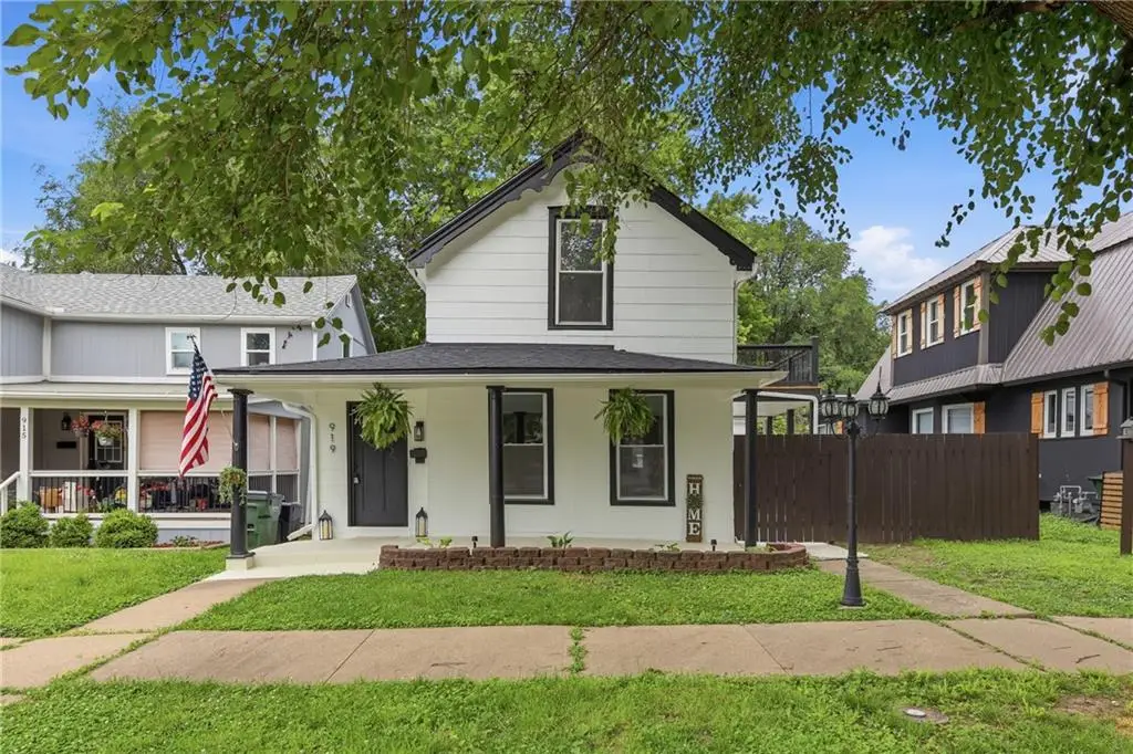 919 4th Avenue, Leavenworth, KS 66048 - #1