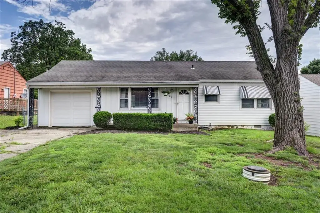 9103 Central Street, Kansas City, MO 64114 - #1