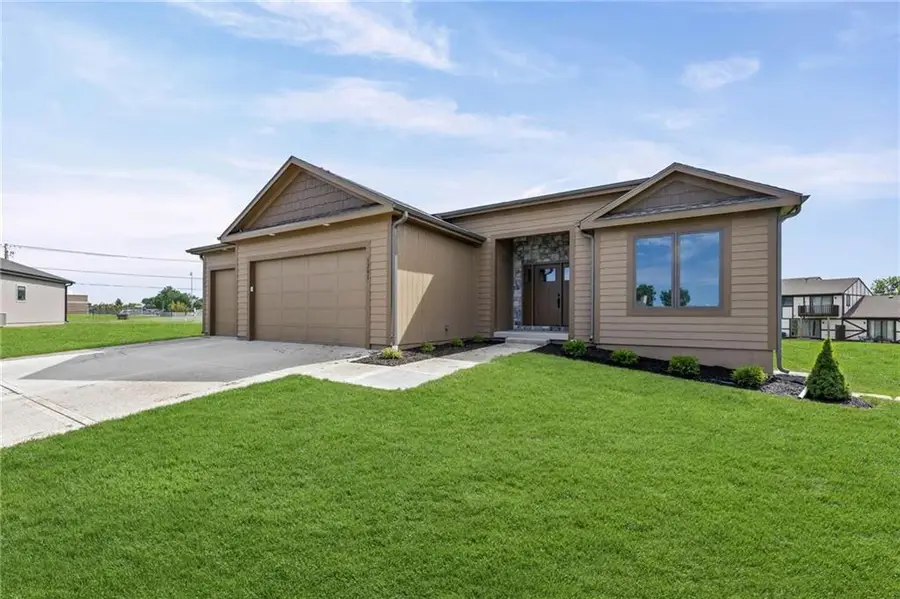 1201 Cottonwood Court, Paola, KS 66071 - #3