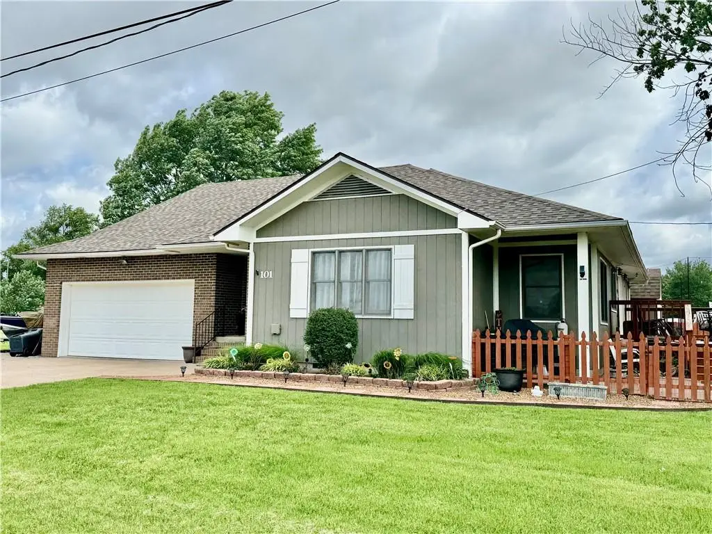 101 W 3rd Street, Altamont, KS 67330 - #1
