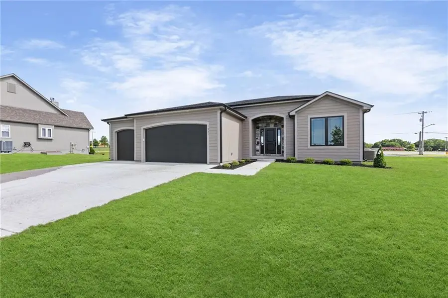 1205 Cottonwood Court, Paola, KS 66071 - #3