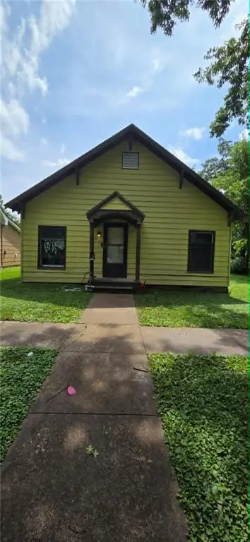 315 S 3rd Street, Iola, KS 66749 - #1