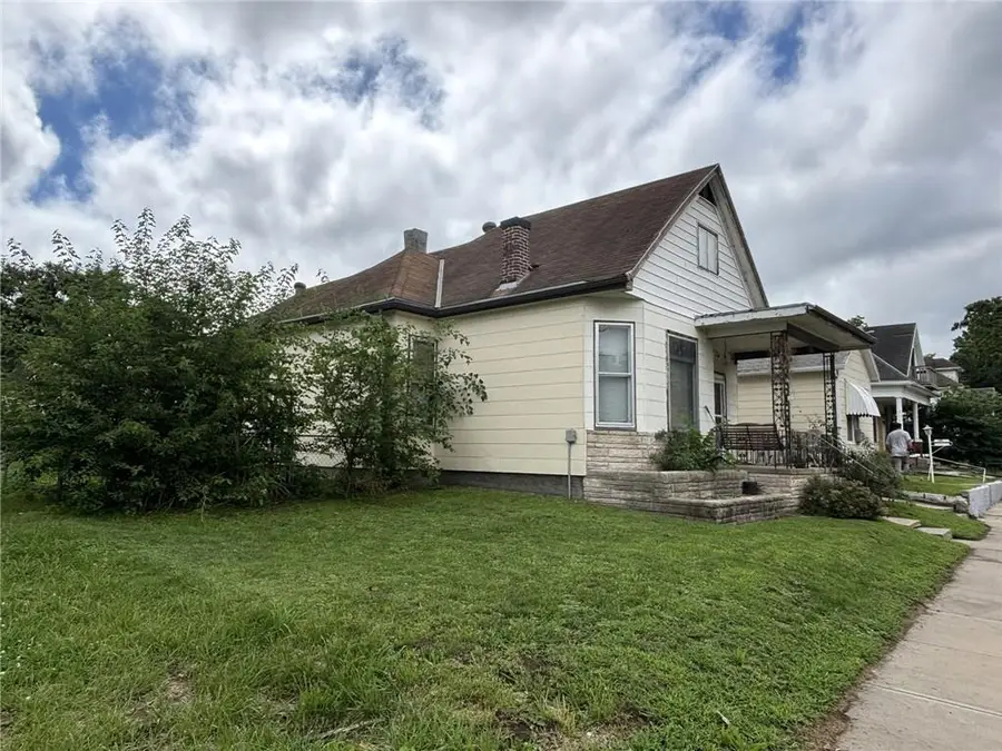 2121 S 10th Street, Saint Joseph, MO 64503 - #2