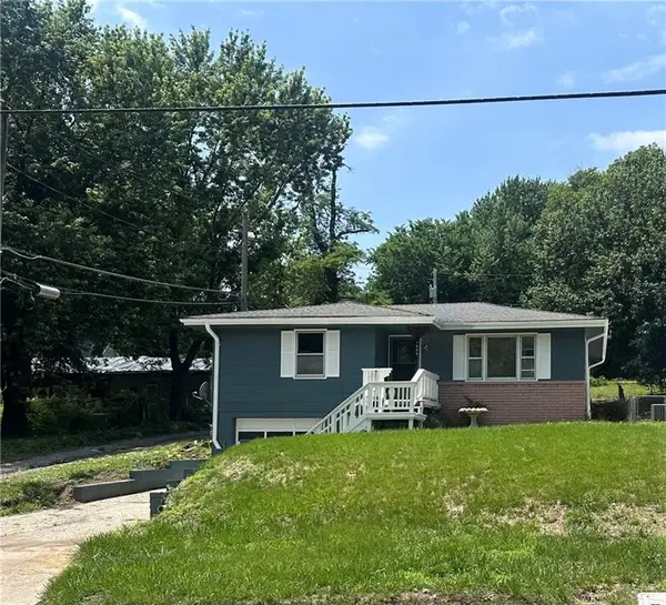 1906 S 22nd Street, St Joseph, MO 64507