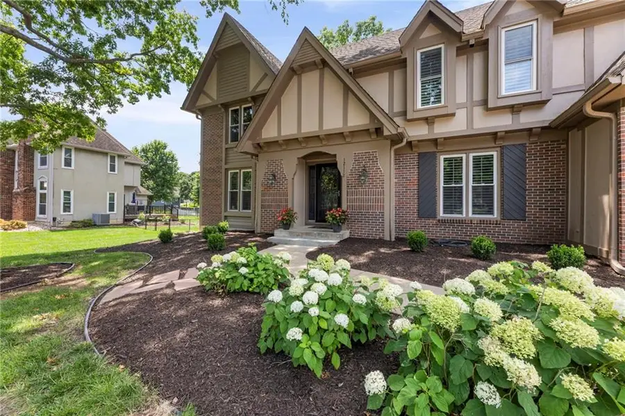 12112 Aberdeen Road, Leawood, KS 66209 - #2