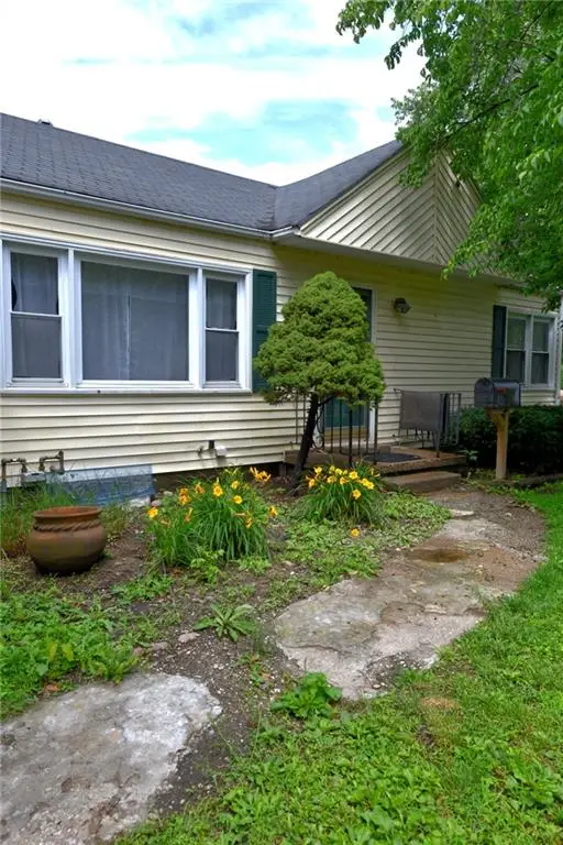 9604 E 32nd Street, Independence, MO 64052