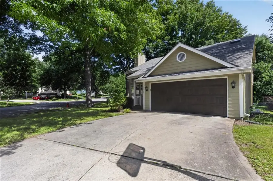 10425 N Campbell Court, Kansas City, MO 64155 - #2