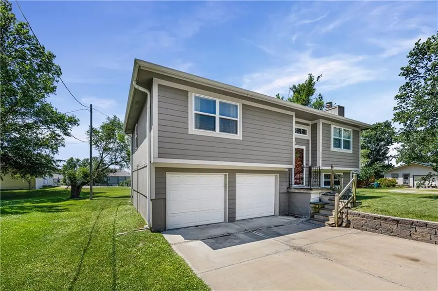409 W South Street, Spring Hill, KS 66083 - #2