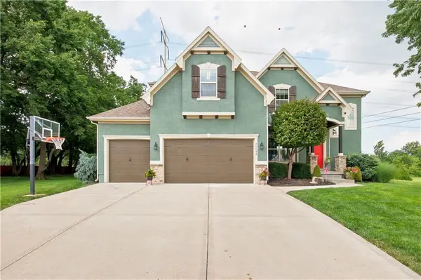 20648 W 107th Place, Olathe, KS 66061