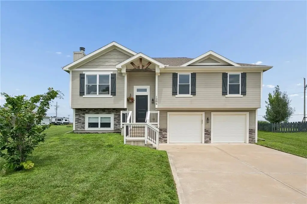 1206 Viola Street, Smithville, MO 64089 - #1