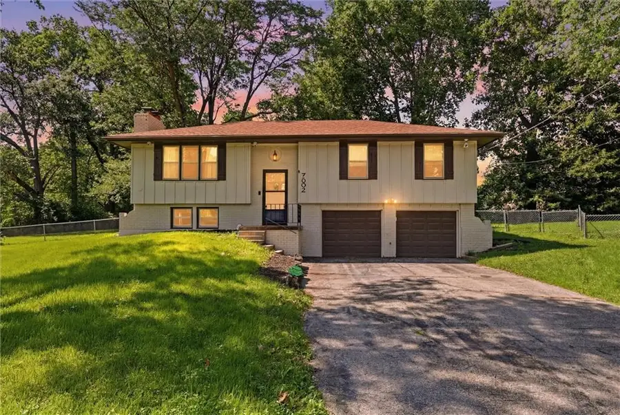7502 Donal Avenue, Pleasant Valley, MO 64068 - #2