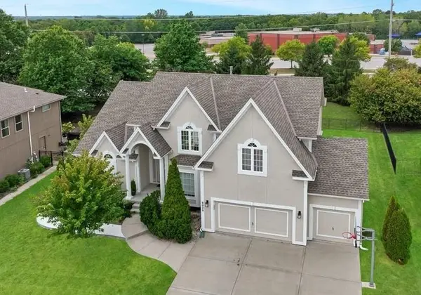 9020 N Oxford Avenue, Kansas City, MO 64157