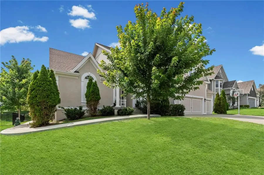 9020 N Oxford Avenue, Kansas City, MO 64157 - #2