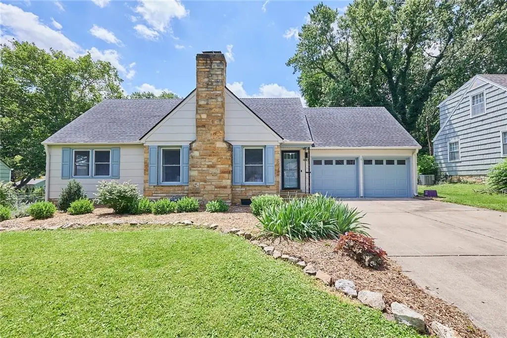 4401 W 53rd Terrace, Roeland Park, KS 66205 - #1