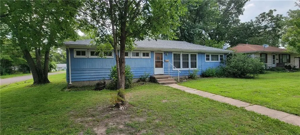 604 N Vermont Street, Iola, KS 66749 - #1
