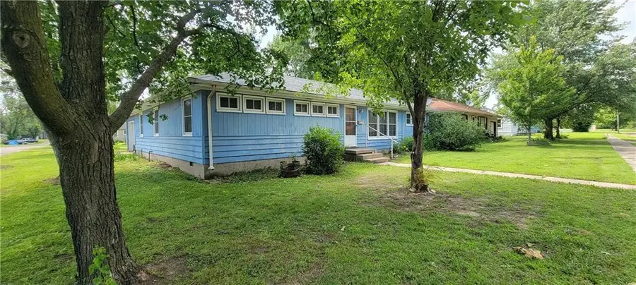604 N Vermont Street, Iola, KS 66749 - #3