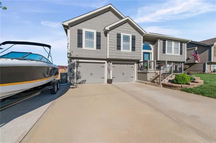 19204 Corbyn Lane, Smithville, MO 64089 - #2