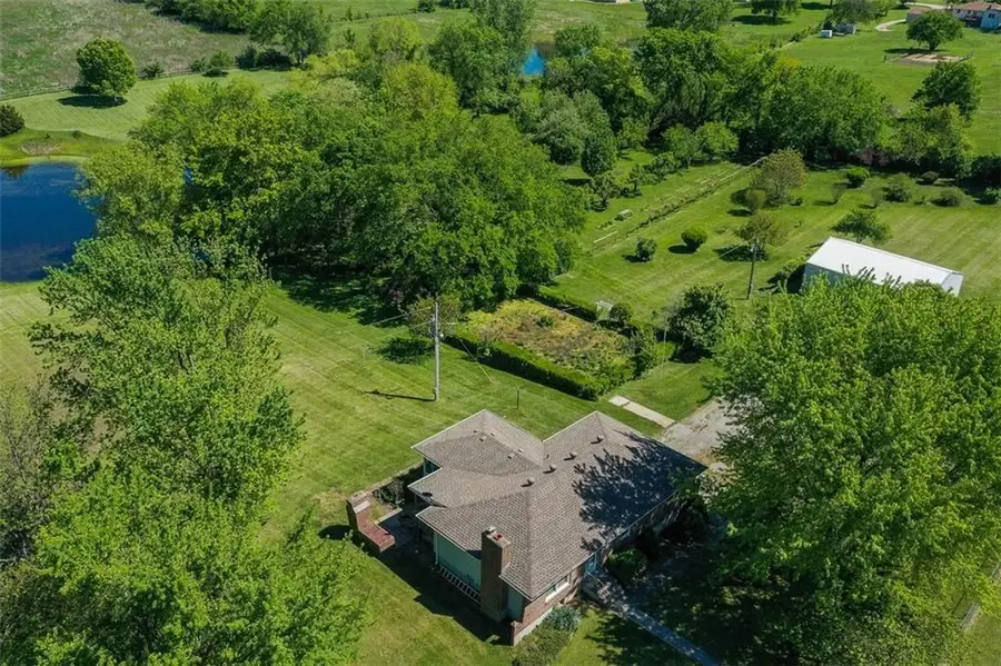 25225 S Windridge Road, Peculiar, MO 64078 - #2