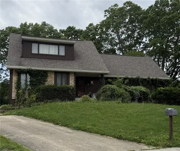 1119 NE Clubhouse Circle, Lee's Summit, MO 64086